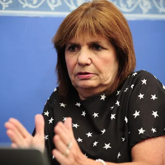 Tewhok's tweet photo. #URGENTE
Habrían evacuado a Patricia Bullrich de un local partidario de Palermo en avanzado estado de ebriedad.
Ampliaremos.
#NextPress https://t.co/WAk5w0etlA