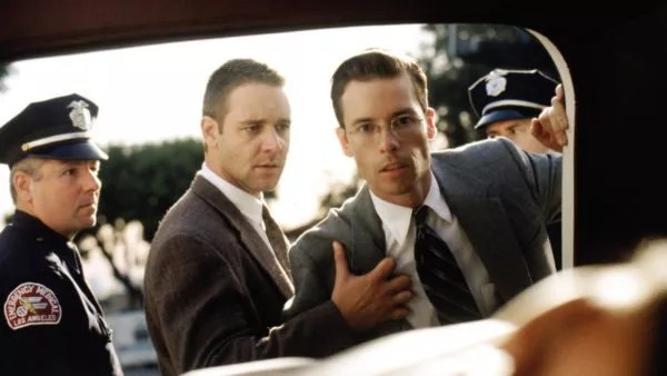 Brian Helgeland planned an L.A. Confidential sequel starring Russell Crowe, Guy Pearce and Chadwick Boseman https://t.co/OiU9Uud8qF https://t.co/zJDgxH3Qmc