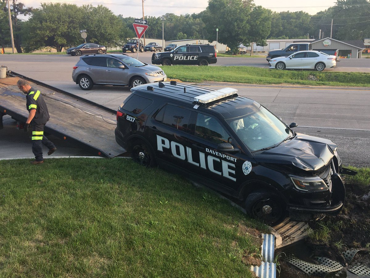 Davenport squad car with major damage to front end after crash on Kimberly Road. It ended up in a ditch and is getting towed away now. No other vehicles involved and no injuries.
<a href="/WHBF/">Our QC News on Local 4 WHBF</a>