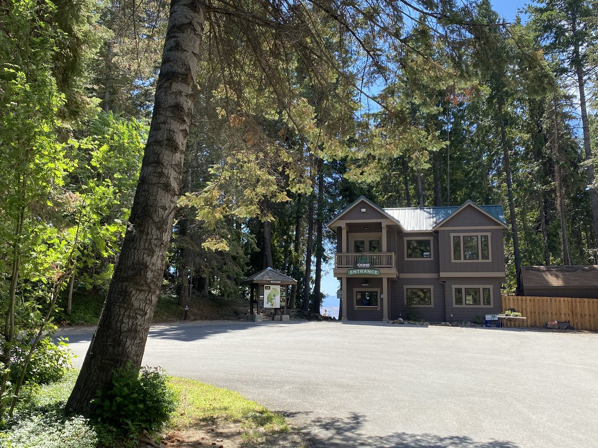 SteveTVNews's tweet photo. The view from Ohme Gardens above Wenatchee is so beautiful!
The gardens reopened today - after the evacuation level was downgraded from a Level 2 (Get set!) to a Level 1 (Get ready!).
Director says timing couldn’t be better. Busiest time here is on weekends!
#RedAppleFire https://t.co/lYoAI9TgTf