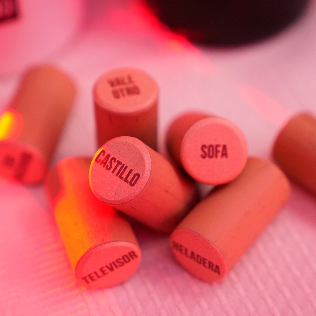 Que lindo viernes para encontrar uno de estos en tu botella Quinta 👀