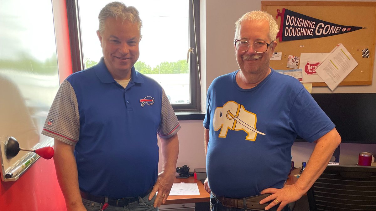 perrysicecream's tweet photo. Our celebration of #716Day includes some Team Members sporting their @BuffaloSabres and @buffalobills gear! #PerrysGoodStuff https://t.co/aJd44OJOds
