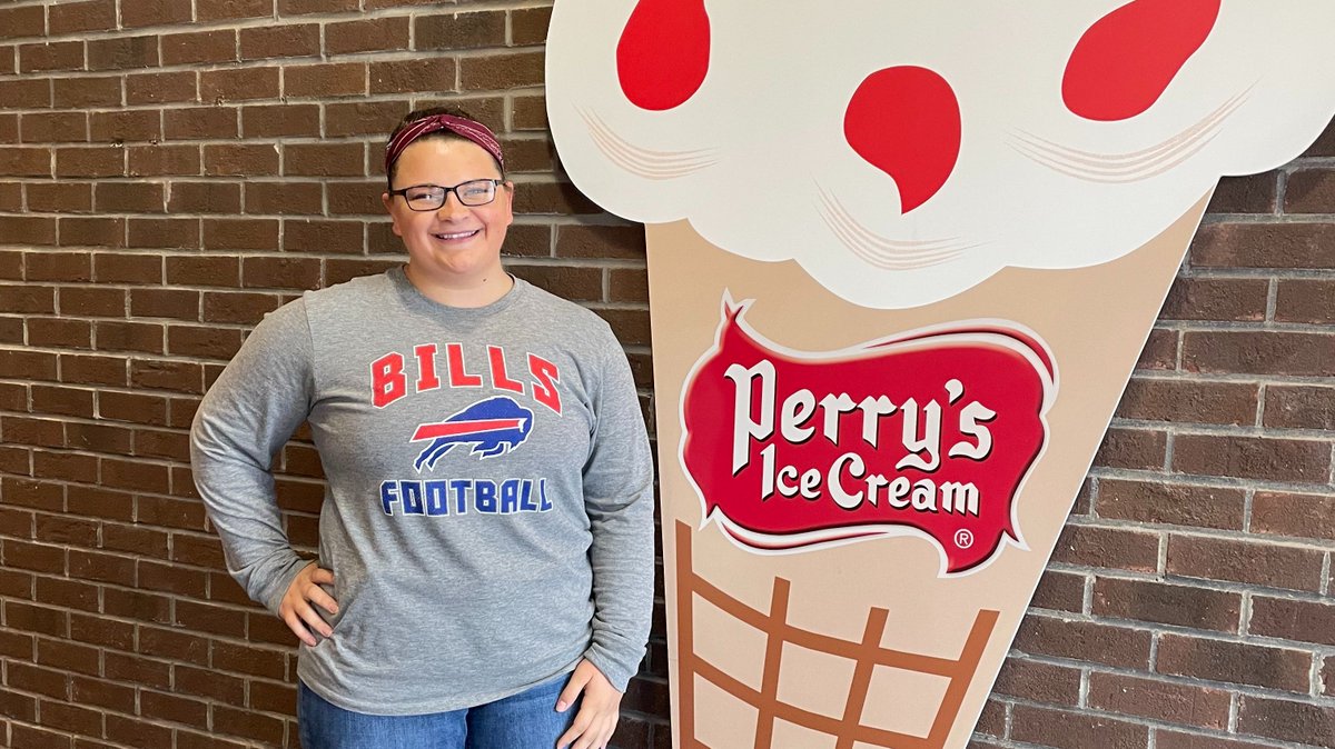 perrysicecream's tweet photo. Our celebration of #716Day includes some Team Members sporting their @BuffaloSabres and @buffalobills gear! #PerrysGoodStuff https://t.co/aJd44OJOds