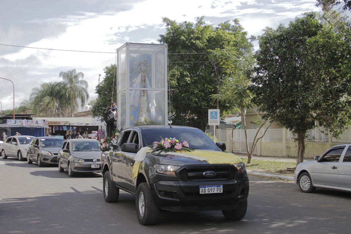 Programa_FE's tweet image. #ProgramaFE estuvo presente hoy en el 121 aniversario de la coronación pontificia de la Virgen de Itatí. Agradecemos a toda la comunidad por recibirnos y permitirnos vivir bien desde adentro esta hermosa celebración.