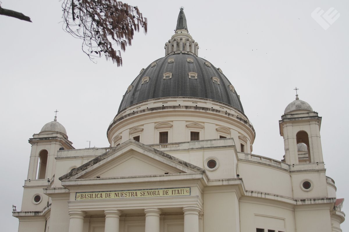 Programa_FE's tweet image. #ProgramaFE estuvo presente hoy en el 121 aniversario de la coronación pontificia de la Virgen de Itatí. Agradecemos a toda la comunidad por recibirnos y permitirnos vivir bien desde adentro esta hermosa celebración.
