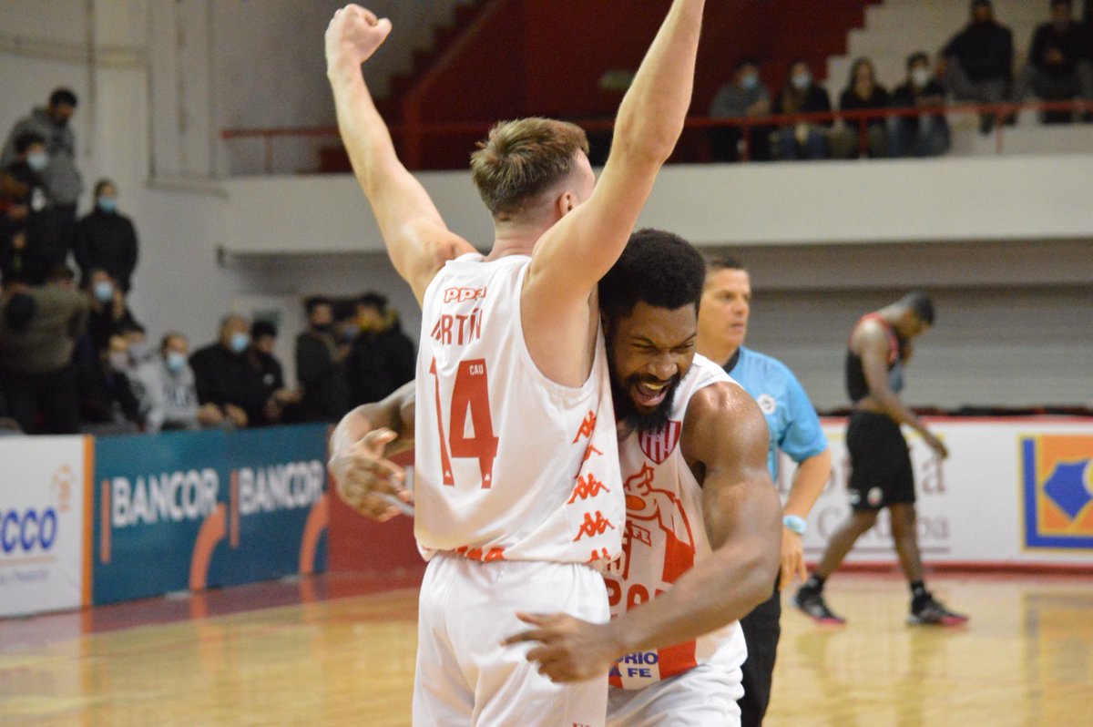 100x100Basquet's tweet photo. #LigaArgentina @unionsfbasquet con el salteño @Miguel_E14  es el primer finalista de la Conf. Norte de @liga_nacional Superó 75-72 a @AmeghinoOficial de Villa María y barrió la serie 2-0. El domingo se define el otro finalista entre @SaltaBasket y @villasmTNA 📸 Prensa B. Parque https://t.co/CscsoIR6ug