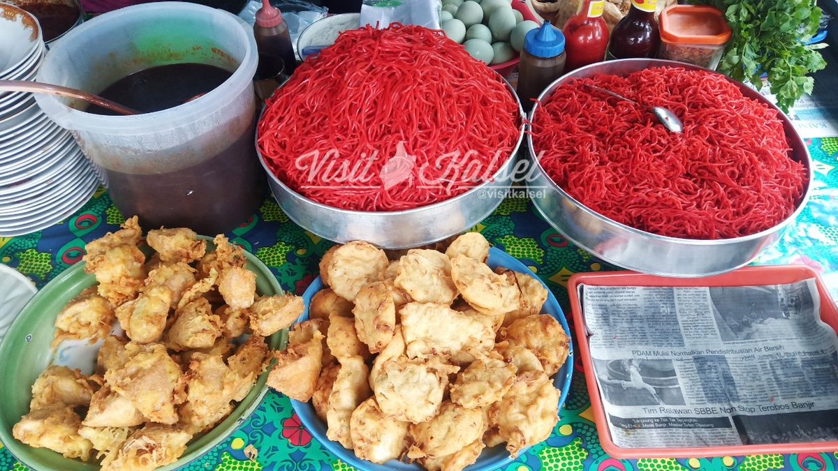 visitkalsel's tweet photo. Mie habang + ceker bekuah sop
@ Warung Mama Upik, Pemurus, KM. 7
#visitkalsel #kulinerkalsel #miehabang #nasisop #sotobanjar #ceker #gorengan https://t.co/o54BpzLPGe