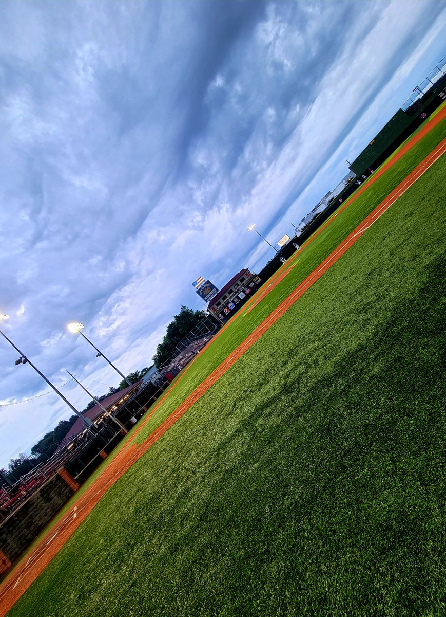 stephanley12's tweet photo. Rainy Days and Makin' Plays! That's what @YetiSelect Players are made of! @psdubathletics @PBRPennsylvania
⚾💙🧡🖤⚾
#yetibaseball #showersfield #notscaredofrain #wegonow https://t.co/fLm47X1gJo