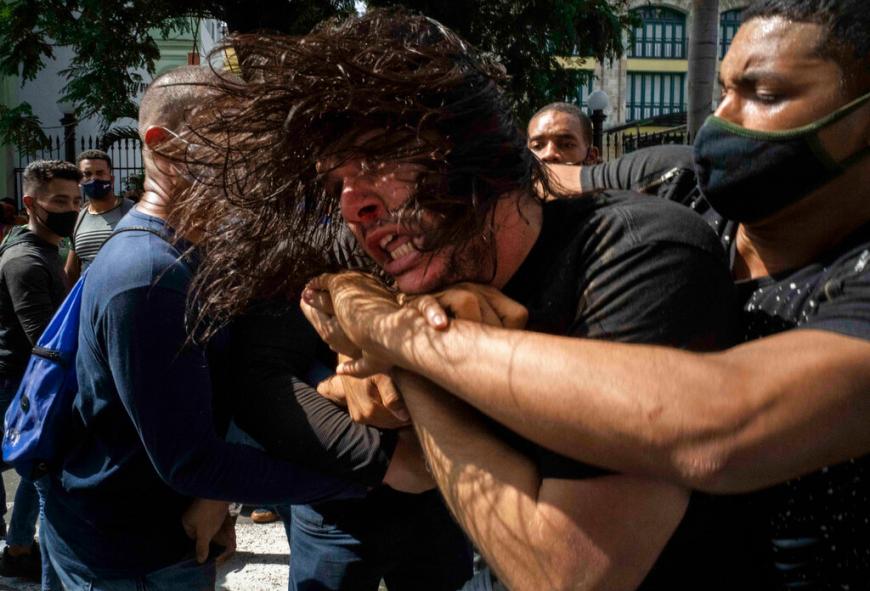 #Cuba: Almost 400 People Reported as Detained or Missing

 “Faced with the most massive demonstrations in the country in decades, the Cuban government has deployed its repressive machinery at full speed.” ~ @HRW's Juan Pappier trib.al/LZEMMWg