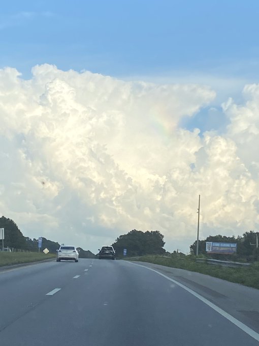 Wow 🤩 Rainbow 🌈 🌧 ☔️ in the sky in Brainerd I got good luck 🍀 #Chattanooga  @StormTrack9Bill @AHarrisonTV<a href="/tag/chattanooga"class="tags"><span>#chattanooga</span></a>