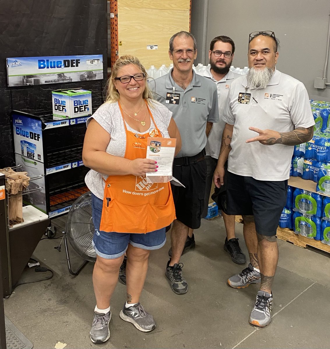 MET showing our appreciation to the store associate that keeps the whole store hydrated daily. Thank you Cindy for taking care of our people ⁦<a href="/JohnRopati/">John(chief) Ropati</a>⁩ ⁦<a href="/404Rocks/">Home Depot #404</a>⁩ ⁦<a href="/BobMisner2/">Bob Misner</a>⁩ ⁦<a href="/D66Celest/">Sheldon Celestine 🇹🇹🇺🇸</a>⁩