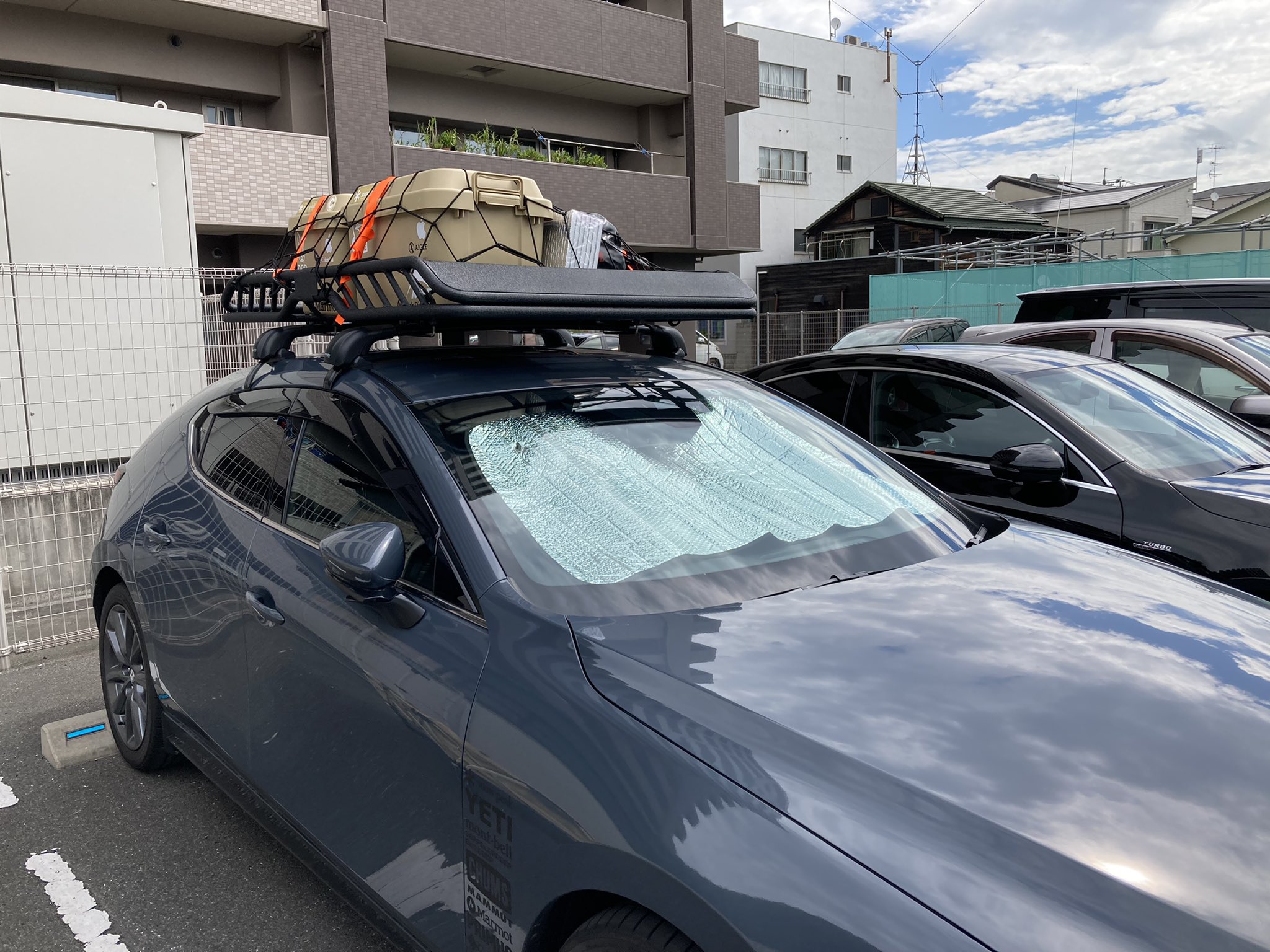 ユースケ S123loss 3 こんな感じかな でもまだまだ積めるぞこれ マツダ3 Mazda3 ルーフキャリア ルーフバスケット T Co Gzpmiaezvk Twitter