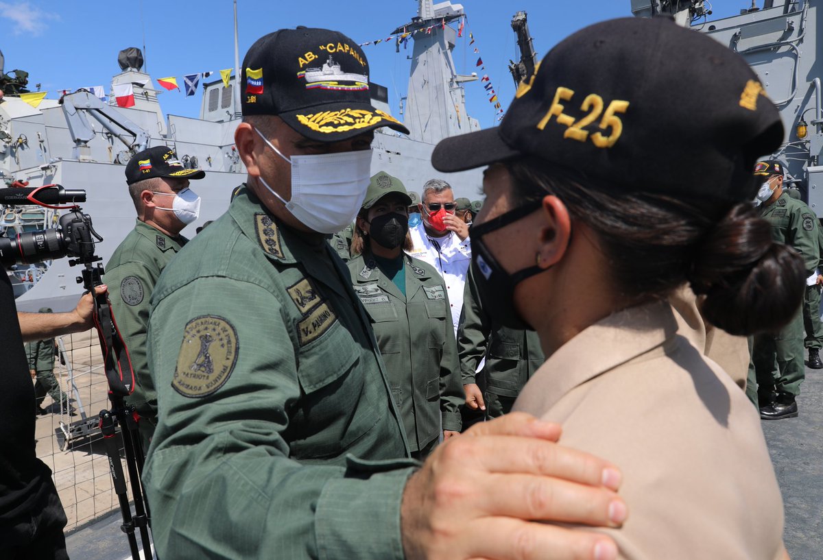 🗣️ || "Debemos poner la mirada en el 2023, en el Bicentenario de la Batalla Naval del Lago, y propongo plantearnos un plan extraordinario con miras a recuperar todo el apresto operacional de la Armada Bolivariana", expresó el G/J <a href="/vladimirpadrino/">Vladimir Padrino L.</a>, desde Puerto Cabello.
#Venezuela