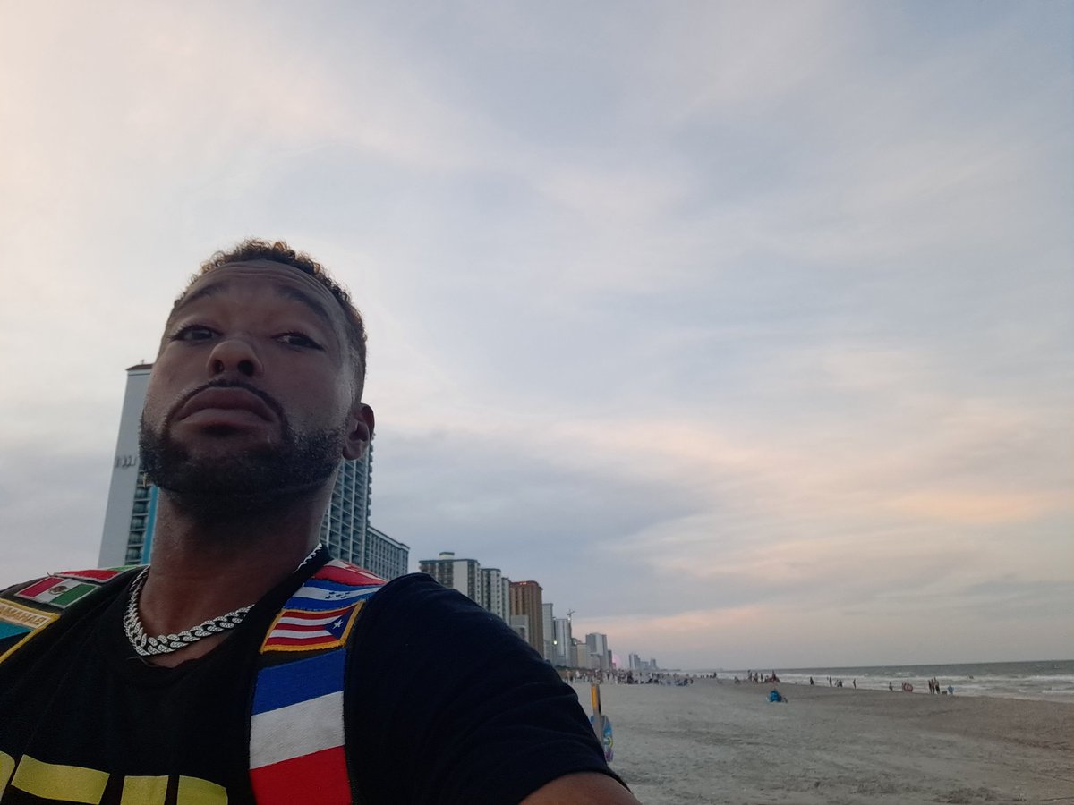 Mrdotdot's tweet photo. Endless dreams & possibilities.. I relentlessly search for my peak. They thought I wouldn't speak.. I was literally punching the ocean. They can't even keep a float. I won't speak about the boat or ocean catch. I go Durant & snake past you! 😉😊😂🙁 #AMessageFromAliens #DNA https://t.co/y9N2f61sXT