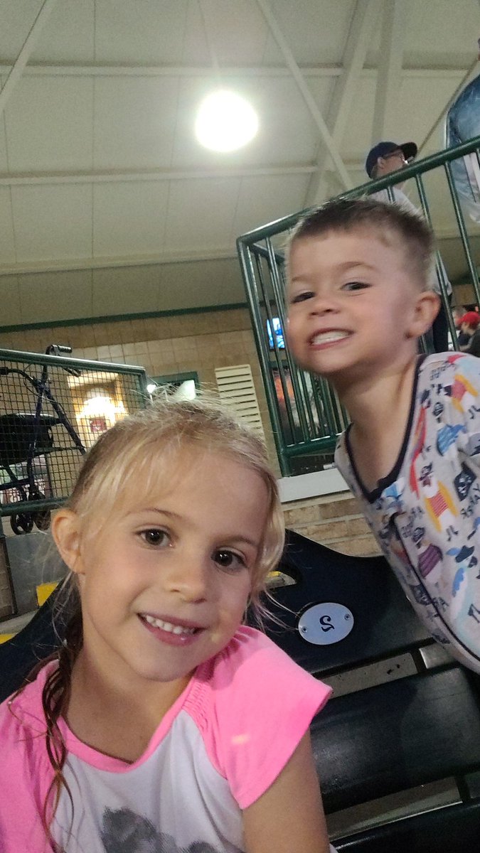 BeerrunBabe's tweet photo. Enjoying a night at the game #sbcubs https://t.co/LRyCXepnPM