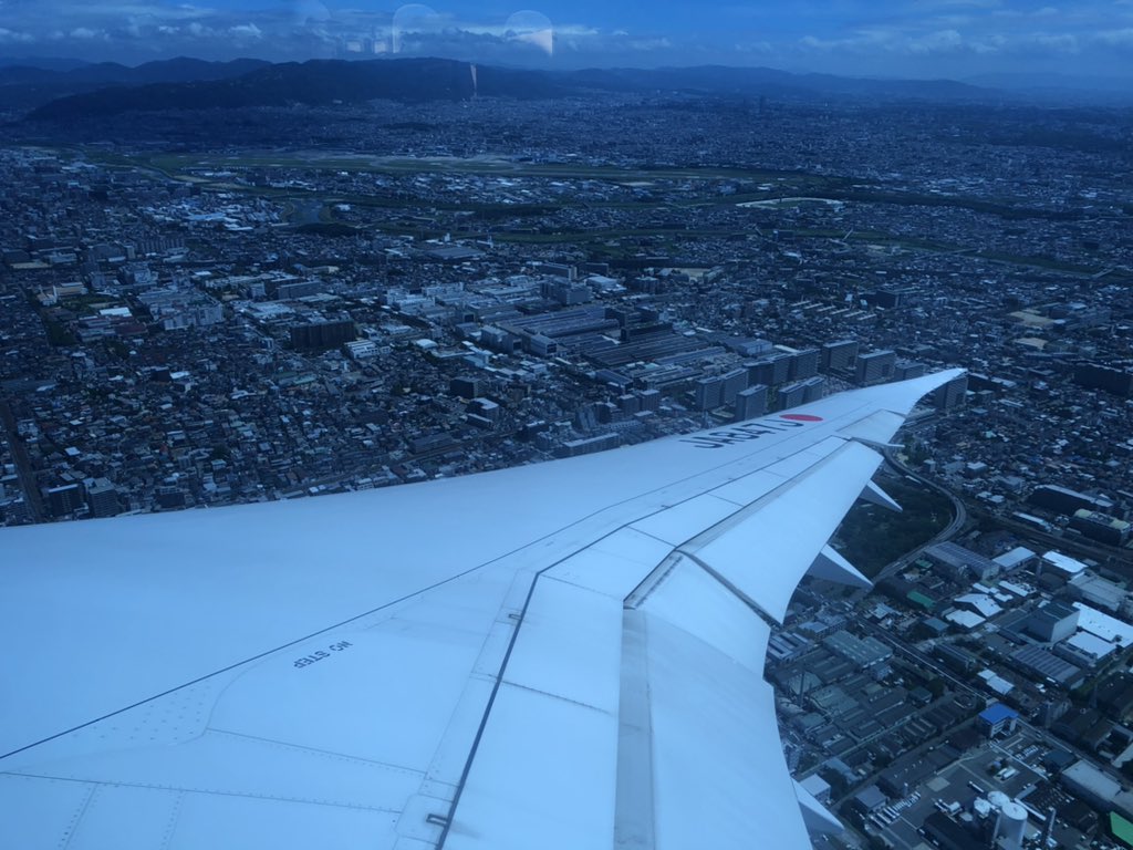 iioiiooiioii's tweet photo. RW14着陸✈️
右旋回に痺れたよ♪
#jal
#伊丹空港
#rw14
#富士山 https://t.co/TKk7nztKRl