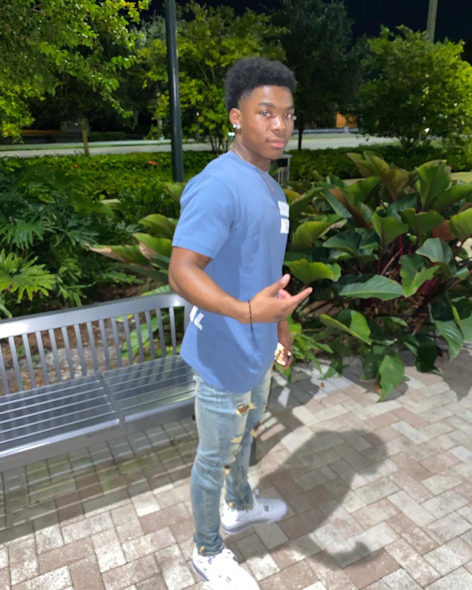 1trayvonjackson's tweet photo. Unc https://t.co/mwCNvgeQHY