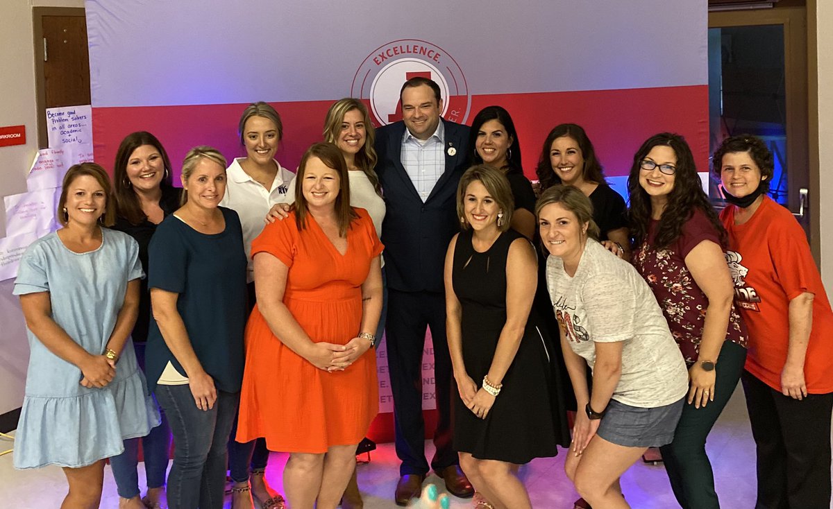 I am so honored and inspired to be part of an incredible team! Thank you to everyone who helped on this journey to Louisiana Middle School Principal of the Year!
#LAExcellentEducators #LaEd #Classof2022, #DreamTeachersLA #LASTOY22
