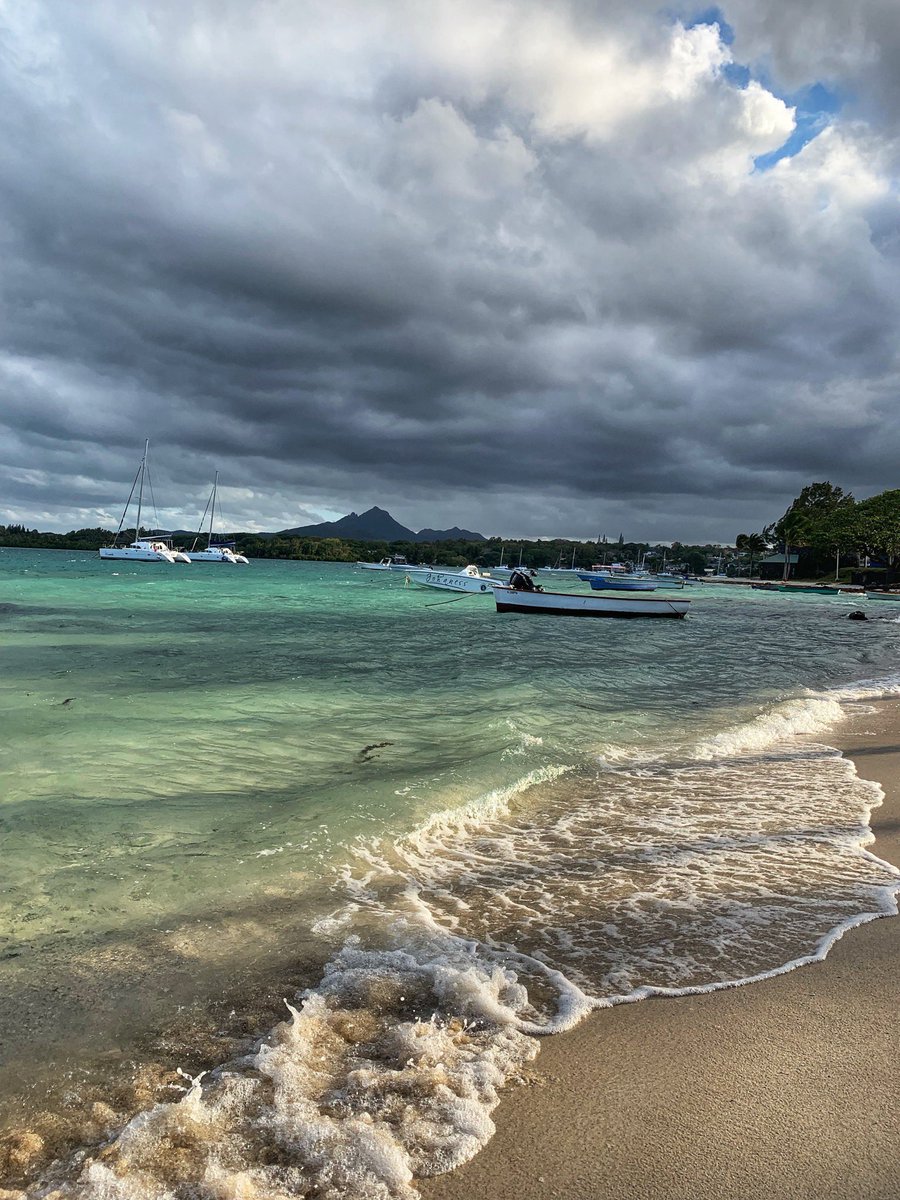 معك إنتهى ليلي وابتدت نسمة فَجر.