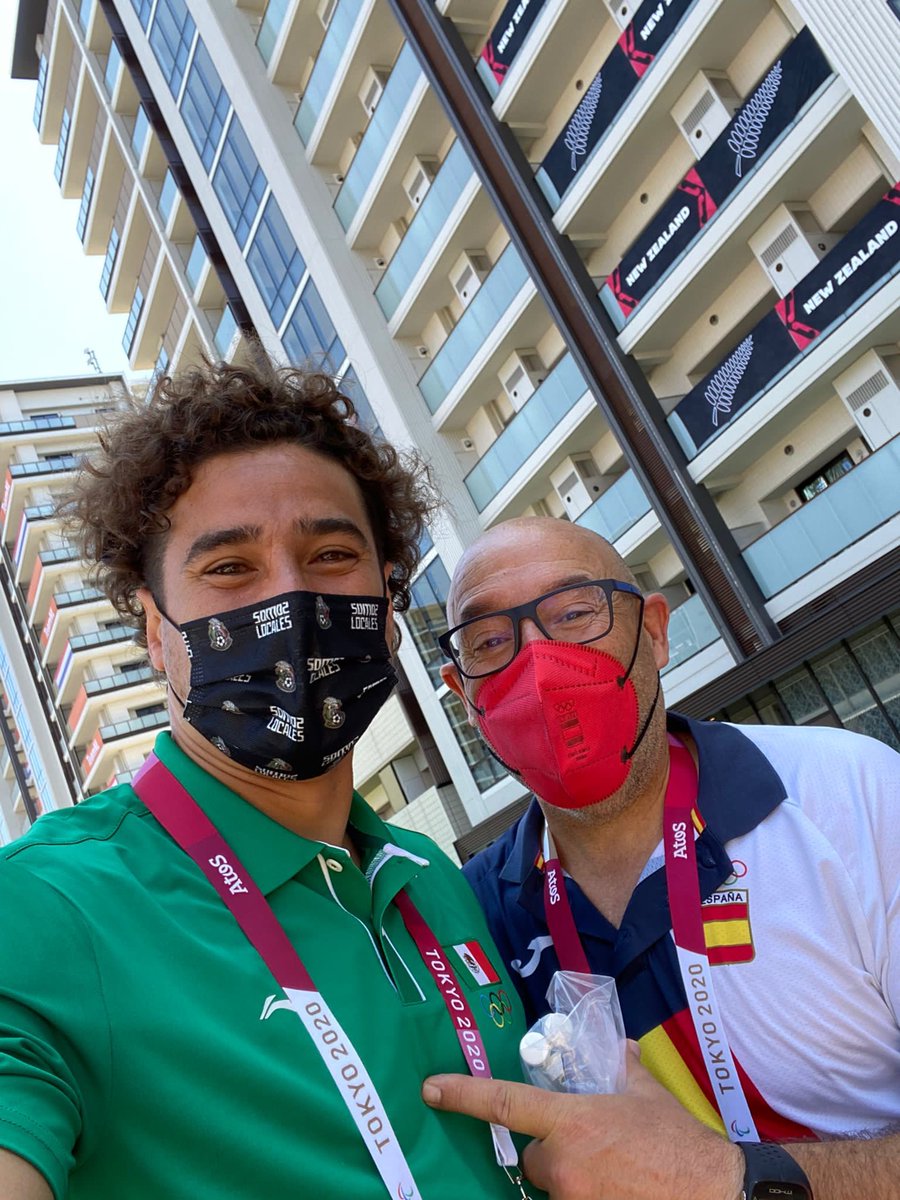 torrontegui64's tweet photo. Lo mejor de la mañana en @Tokyo2020es coincidir con el amigo @yosoy8a y recordar buenos momentos en el @MalagaCF y en la @LaLiga https://t.co/AjOKysTwNY