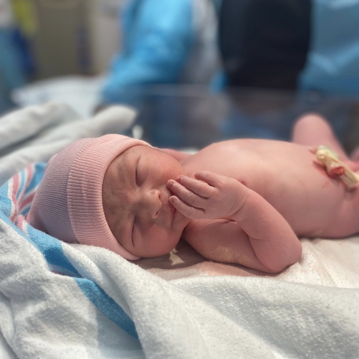 ¡Soy papá otra vez! 

Ella es Sarah ♥️