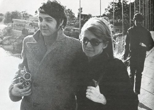 Jane back. Pattie's Birthday in India 1968. The Beatles rare photos in India 1968.
