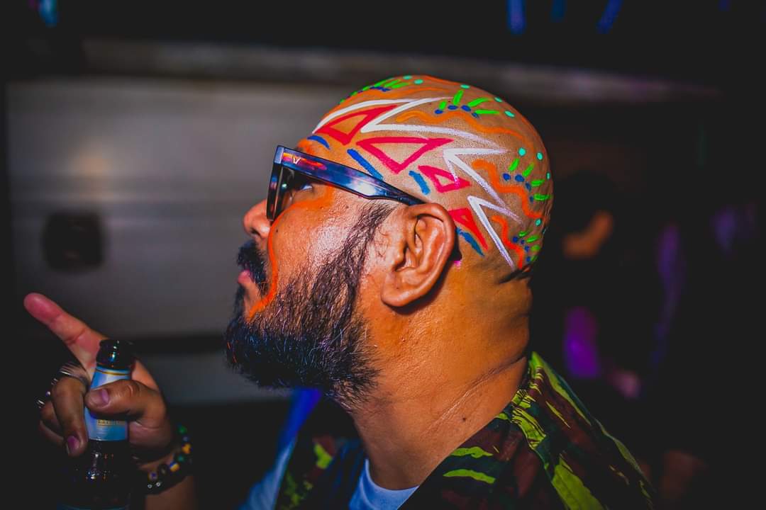 QbicQ's tweet photo. neon face paint 🎨✨
artist @qbicq
photos by @PLactobacillus
#Kraftmetix #PiMcosmetix #QbicQ#LiveAColorfulLife #FaceArt #FestiveMakeover #FacePaint
#SameArtist #PortfolioDay https://t.co/9bQUoe3mcv