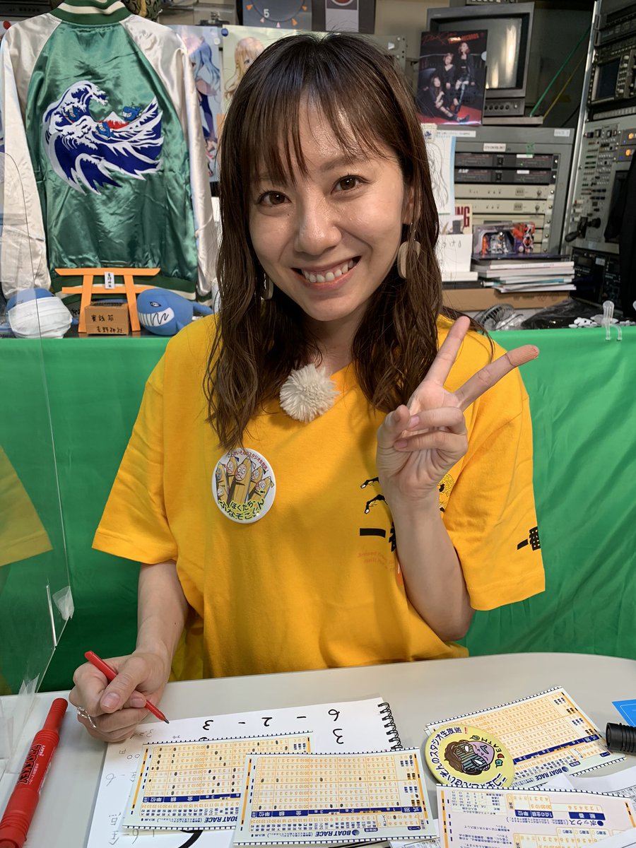 ks_25th's tweet photo. 麻美ゆまちゃん渾身予想🔥
さぁ最終レース‼︎

無料放映

🚤💨ニコ生
https://t.co/JKj2Y13gof

🐳YouTube
https://t.co/i2wOdicuSO https://t.co/xZ6rHZkAwJ