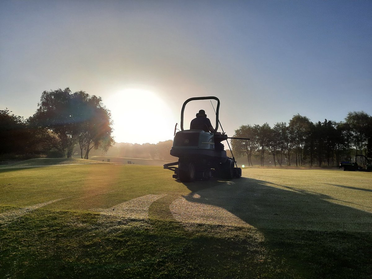 ChorleyGolfClub's tweet photo. 17/7
Looks like another lovely, hot sunny day for The Lady Captains Day.
Greens cut, holes changed, GUR's marked and bunkers raked. 
Have a great day Lady Captain and play well everyone. https://t.co/ZH8e7nMt2o
