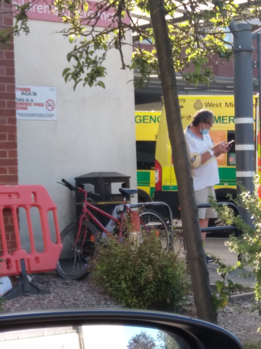 dragon_morgan's tweet photo. @UHDBTrust let's have a fag next to no smoking sign. Joke! https://t.co/iuXqlf8vvD