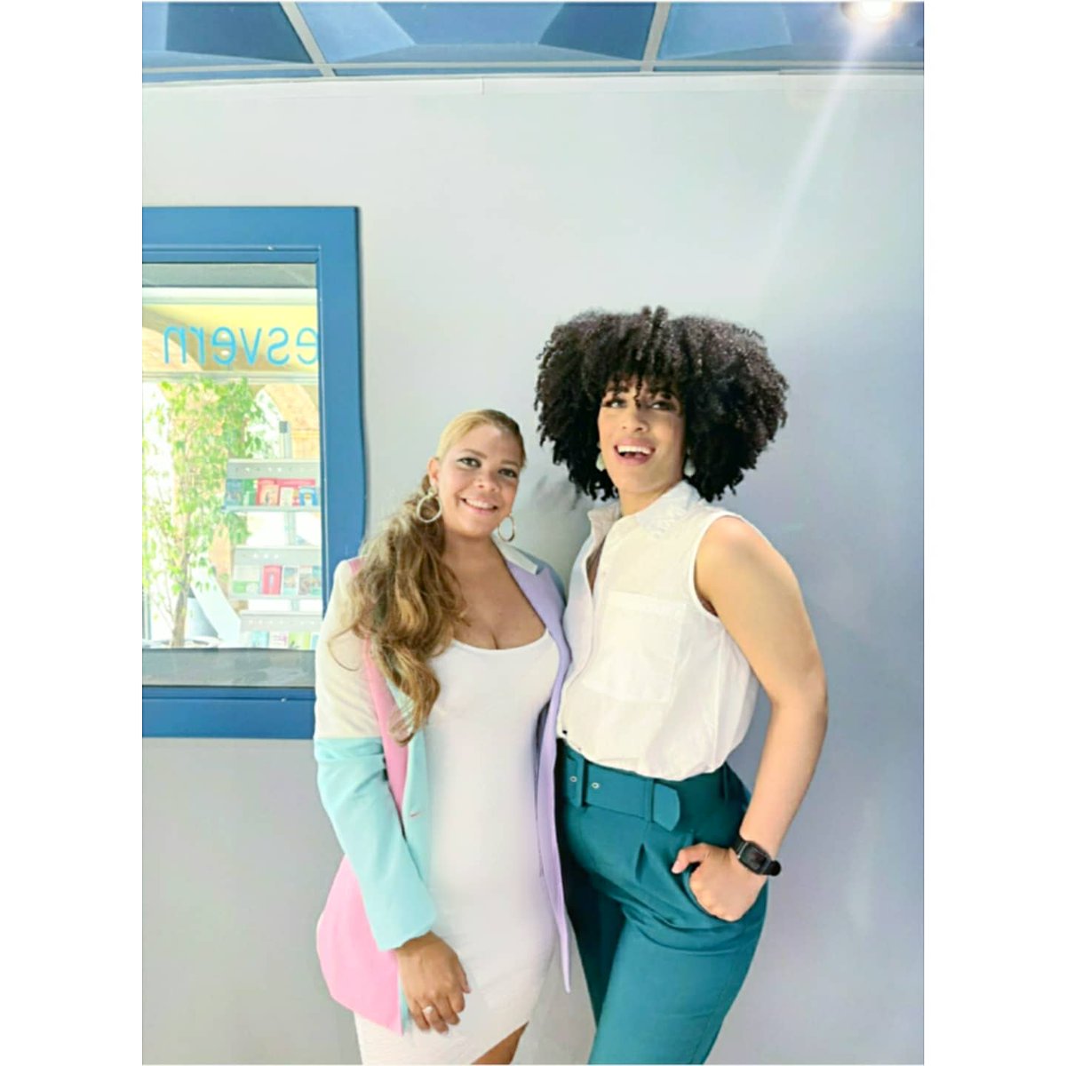 DeJesus_Yermi's tweet photo. #Directo Entrevista de @linstudioo @bylinmua en Next con Yermi De Jesús 🎧 🎙📻! Como siempre he pensado es de grande ofrecer a otros el conocimiento adquirido y sin dudas Lisa Báez lo es, éxitos 🔝👏💖!
#NextconYermiDeJesus 
https://t.co/gzdOhWSeh6 https://t.co/0r6OadvnRb