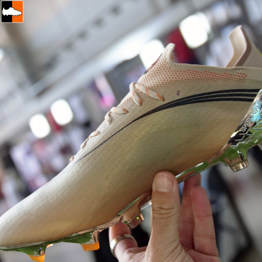 el retorno football boots