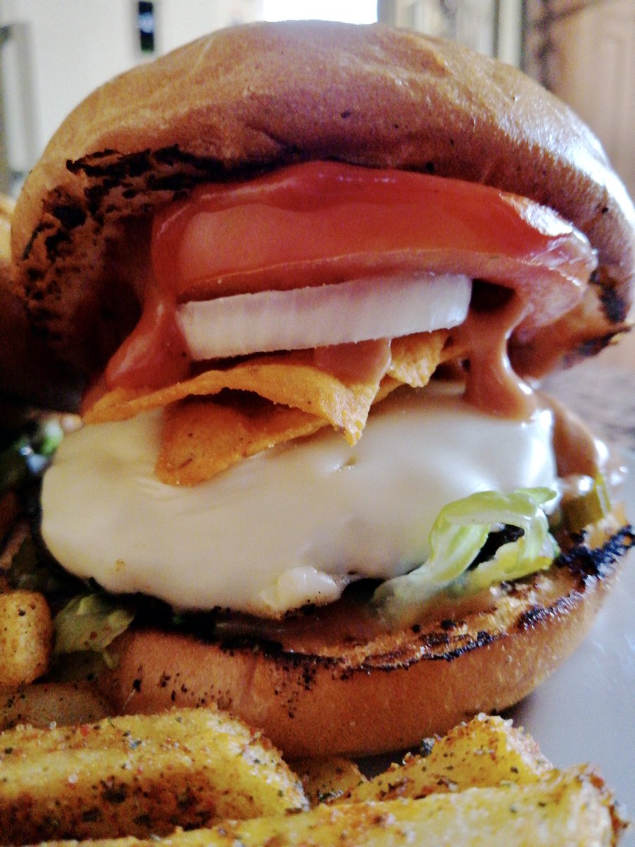 alzaben_sameer's tweet photo. I hope one day i have my own burger shop https://t.co/Jl2xiEYMsL
