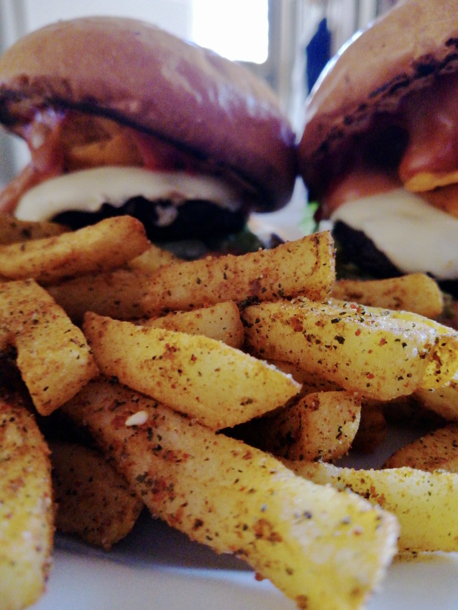 alzaben_sameer's tweet photo. I hope one day i have my own burger shop https://t.co/Jl2xiEYMsL