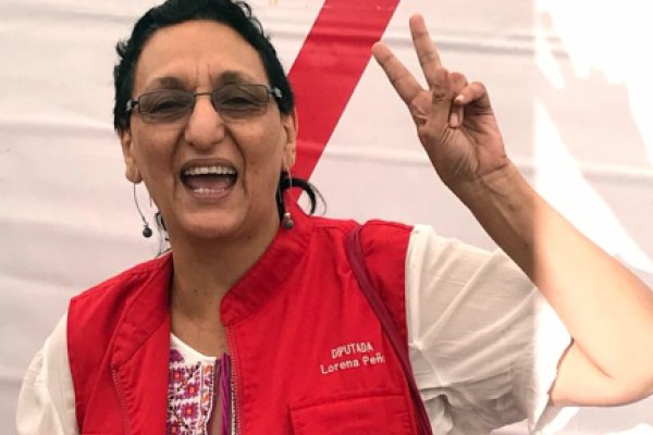 MauricioOrtizES's tweet photo. Lorena Peña, acaba de aceptar que entregó medio millón de dólares a ONG de la cual pertenecía y en la misma que tenía a la mitad de la bancada del @FMLNoficial cuando ella fungio como presidenta de la Comisión de Hacienda. El pueblo salvadoreño les cobrará hasta el último centavo https://t.co/oerLJ1DhG3