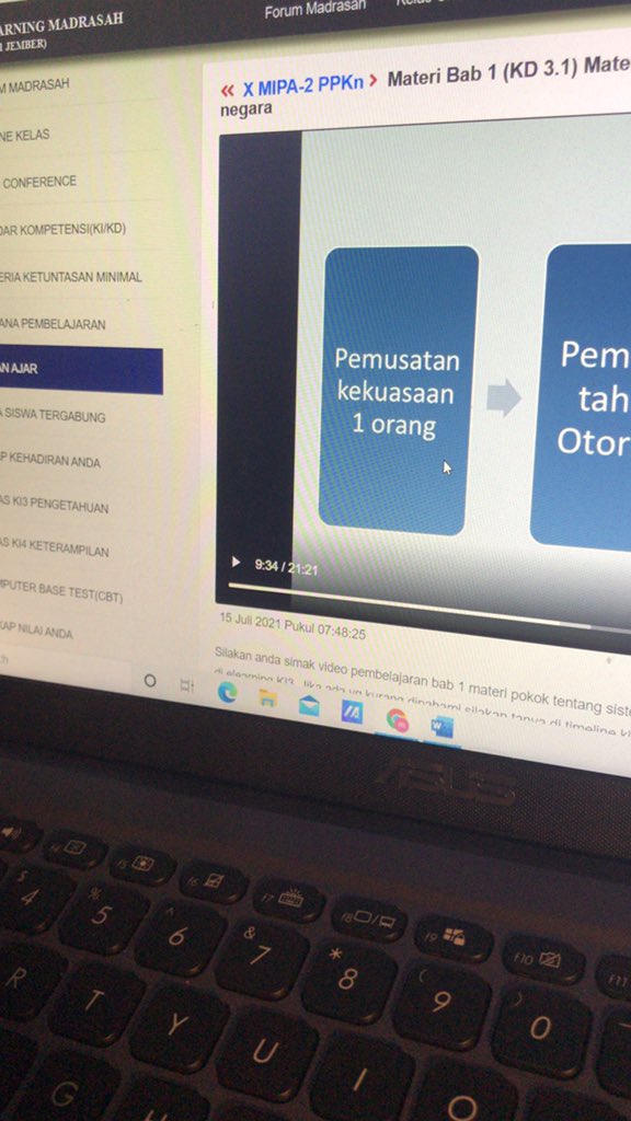 amlieea's tweet image. KUKIRA LIBURR TERNYATA ENGGA😭