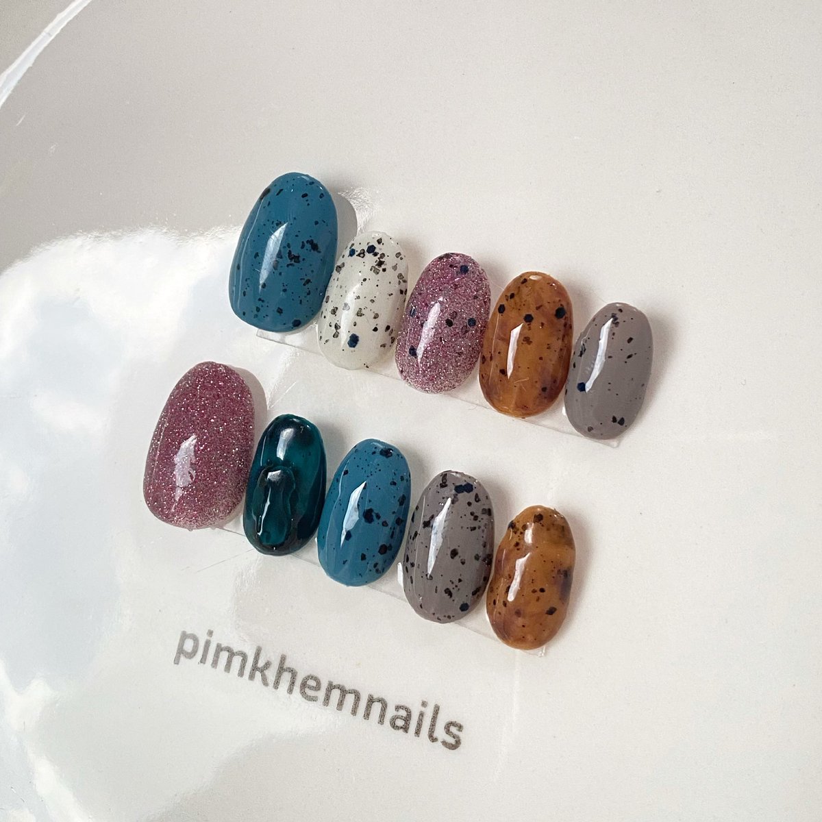 น่ารักมากก😳💗
สั่งทำได้ค่าา เจลแท้ทุกขั้นตอนน้าา
หาลายมาสั่งทำได้เลย หรือจะออกแบบเองมาให้เค้าทำก็ได้งับ ลดความเสี่ยงไม่ต้องออกไปทำข้างนอก มีกาว ตะไบ แผ่นเช็ดเล็บให้เรียบร้อย ทำออเดอร์ตามคิวนะคะ🤍🤍