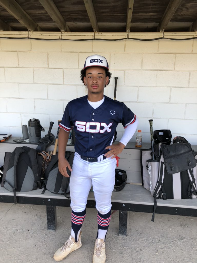 White_Sox_Elite's tweet photo. White Sox Elite 17U Silver splits last 2 gms @PBRGeorgia 17U Nat Champs. Gm1: 10-1 win vs Dirtbags. Cameron Crotty MINF 5RBI day 3-4 2R @CamdenKearney CINF 3-4 R 2BI, @Moore11Jason (pic) C 1-2 2B R RBI 2BB, @MSenholtz 1-1 2B 3R, Gm2: 11-4 loss vs Canes Midwest. J. Moore 3-3 2RBI. https://t.co/NpFpxEH6xk