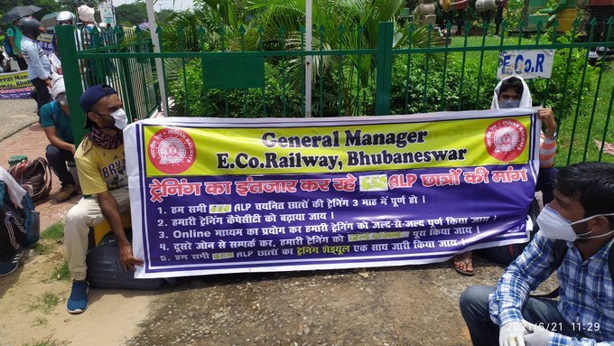 BapiSaradar5's tweet photo. #Justice4ECoR_SC_ST_ALP 
@DRMSambalpur
@DRMKhurdaRoad
@EastCoastRail
@EcorPersonnel
@PiyushGoyal
@PMOIndia
After we got confirmation by SBP division as well as MDTC .Why you cancelled 9.7.21 Trg batch?
We are now completely frastrated.
Please start our training as soon possible. https://t.co/HaDf6RnfGC