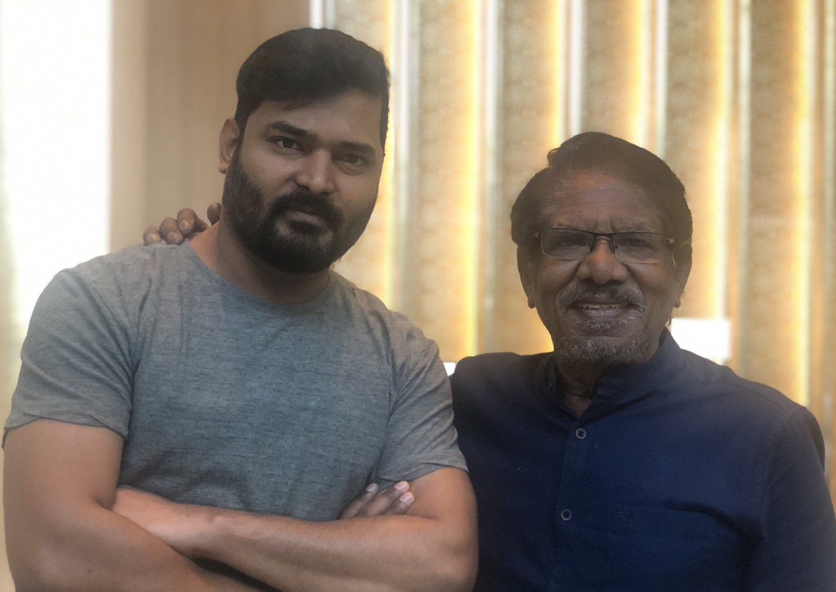 ஒரு மாசமா ஹைத்ராபாத் ட்ரைடண்ட் ஹோட்டல்லதான் இருக்கேன். தமிழ் சினிமாவே இங்கதான் இருக்கு. அத்தன தெரிஞ்ச முகங்கள். ஆனா இன்னிக்கு காலைல சாப்டுட்டு லாபி வழியா வந்தா தெய்வதரிசனம். பாரதிராஜா அய்யாகிட்ட #அக்னிச்சிறகுகள் கிளைமாக்ஸ் காட்டுனேன். மிரட்சி என்றார். இந்த நாள் இனிய நாளே!