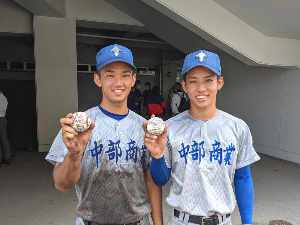 rbcana's tweet photo. 大会14号先頭打者本塁打を放った中部商業⑥米田光希。『追い込まれて塁に出ることだけを考えていた。チームに勢いを与えられてよかった』９回に大会15号ダメ押しホームランの③渡久山夢斗『ここまでは味方が引っ張ってくれた。やっと１本打てて良かったです。明日も打ちたい』２人とも公式戦初本塁打！ https://t.co/cvazHEoPG3