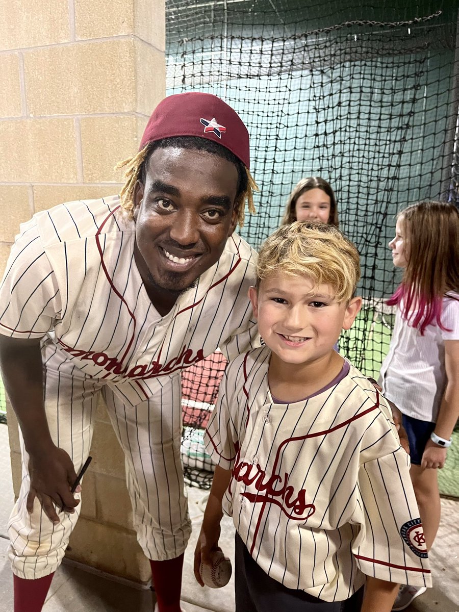 marybuche's tweet photo. A boy who is passionate about baseball ⚾️  had the best time at the @kscitymonarchs game. #baseballplayer #baseballlove https://t.co/rlf8QaK0CX