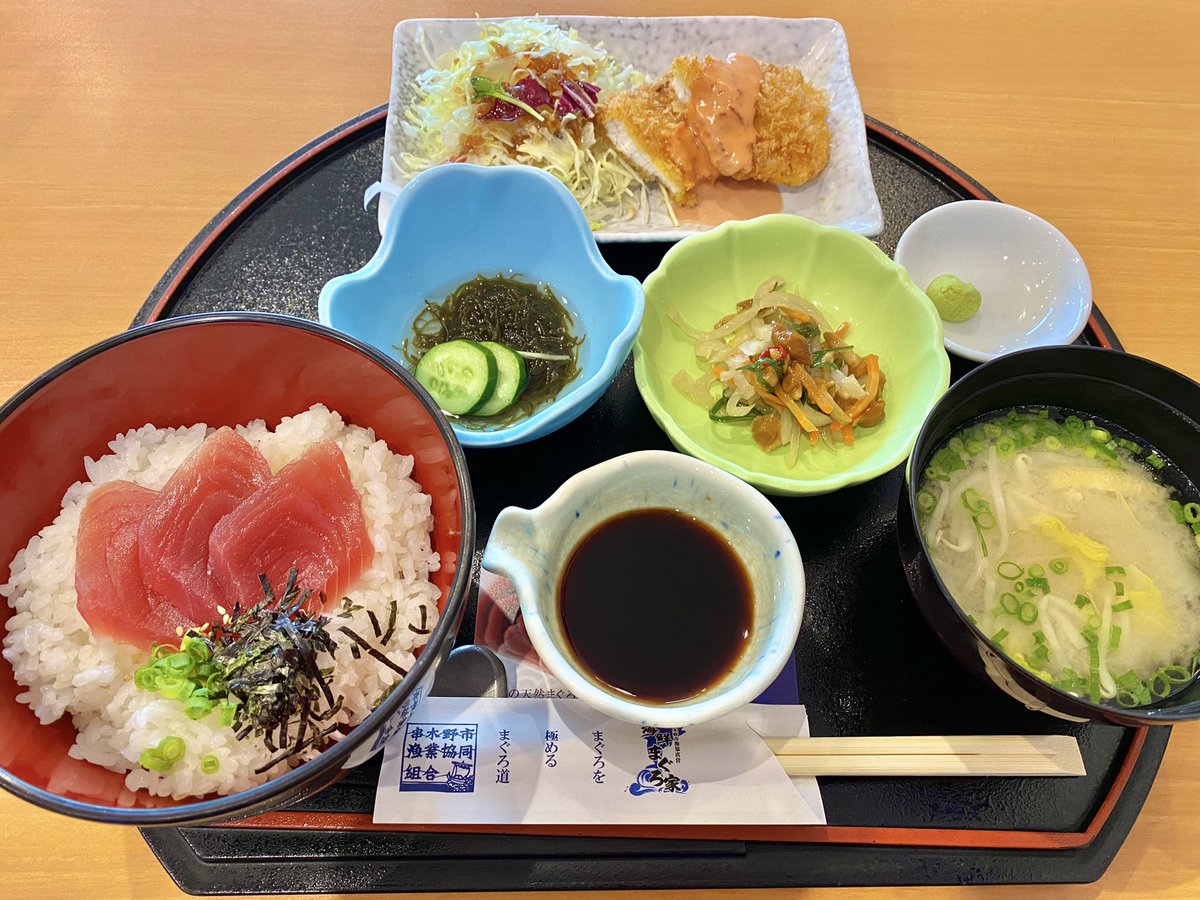 takedon94's tweet photo. 【TKDNランチ】
着席しながらメニュー表を見ることなく、スマートに注文しちゃうくらいには本気です😂
Road to Smart✨🛣(語彙力)
#SmartMeal
#リアル西郷どんへの道(減量)
#かごしま国体への道(再)
#EATde健康メニュー
#ミニまぐろ丼ヘルシーセット https://t.co/cMMI2uAXMI