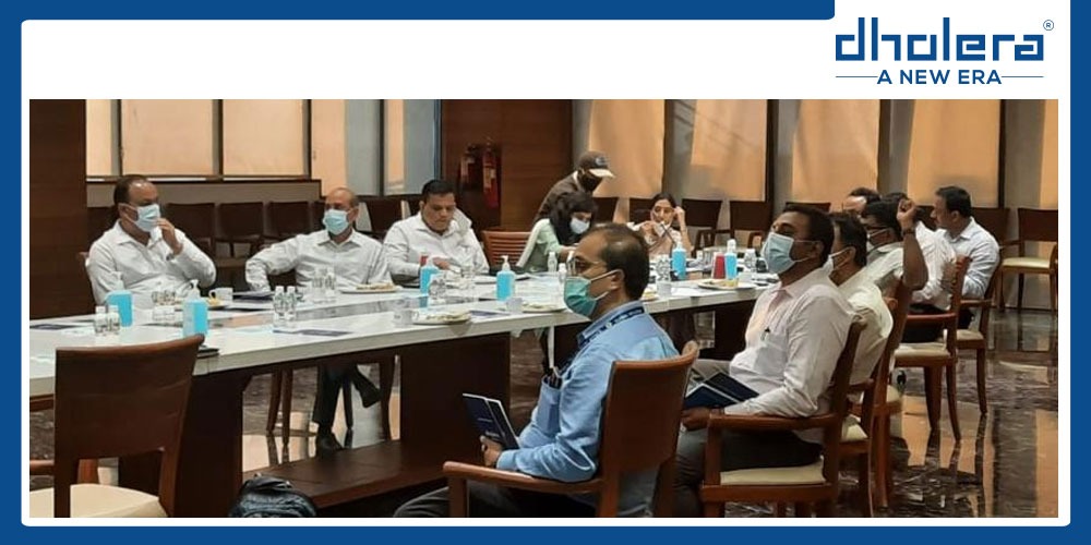 DholeraOfficial's tweet photo. Senior Dholera officials presented an overview of #DholeraSIR to Hon’ble Minister Shri @jagadishshettar, Smt. Gunjan Krishna, IAS, @CommIndustries, Dr. Shivashankar, IAS, CEO, @adminkiadb &amp; respected delegates of the Karnataka Government. #DICDL #TeamKarnatakaInGujarat

@hareets https://t.co/H5MJSWXWVH