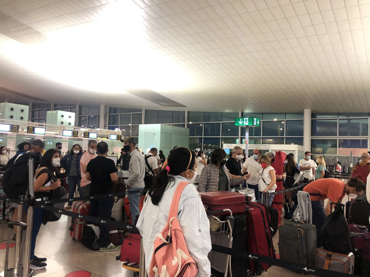 _jackieg's tweet image. This is UNACCEPTABLE @Iberia_en you rebooked over 100 people and now your incompetent employees offer no solution.