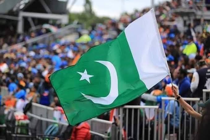 QQaiser786's tweet photo. Well Played pakistan team #ENGvPAK B Team se harte han aur A team se jeete han The only thing pakistan team 😂 https://t.co/SJTwtm6md5