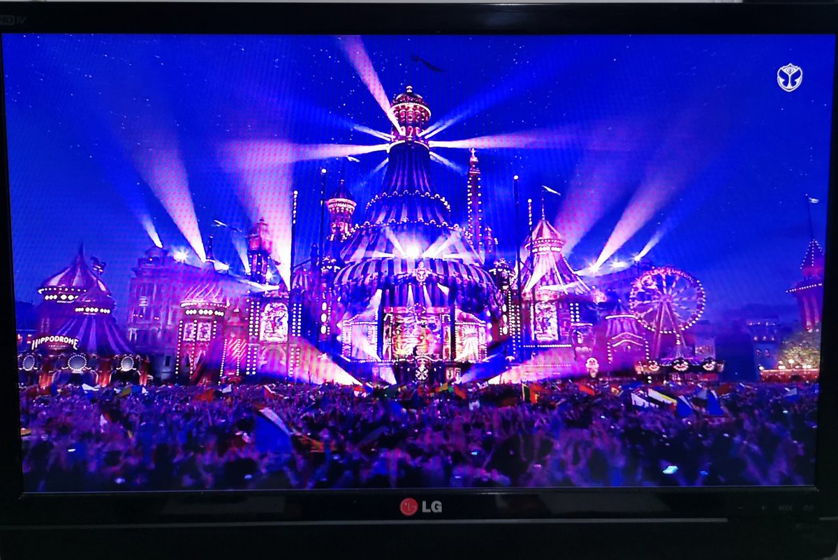 sir_gon's tweet photo. Asi toca vivir los festivales hoy...
Ya volveremos ๐
โก๐ช๐ต
#Tomorrowland #TML2021 #AmicorumSpectaculum
#EDM #HouseMusic #BigRoom #Trance #PsyTrance https://t.co/zCo5tOcfEn