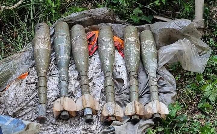 war_noir's tweet photo. #Jammu &amp; #Kashmir: A cache of weapons (allegedly belonged to Ansar Ghazwat-ul-Hind [#AGH]) was recovered in #Nowdal, #Tral, #Pulwama.
The cache includes at least seven Yugoslavian M60 pattern 60mm rifle grenades, Indian DRDO-made Non-Explosive OC Grenades and ammos. https://t.co/gN9bRFu8p3