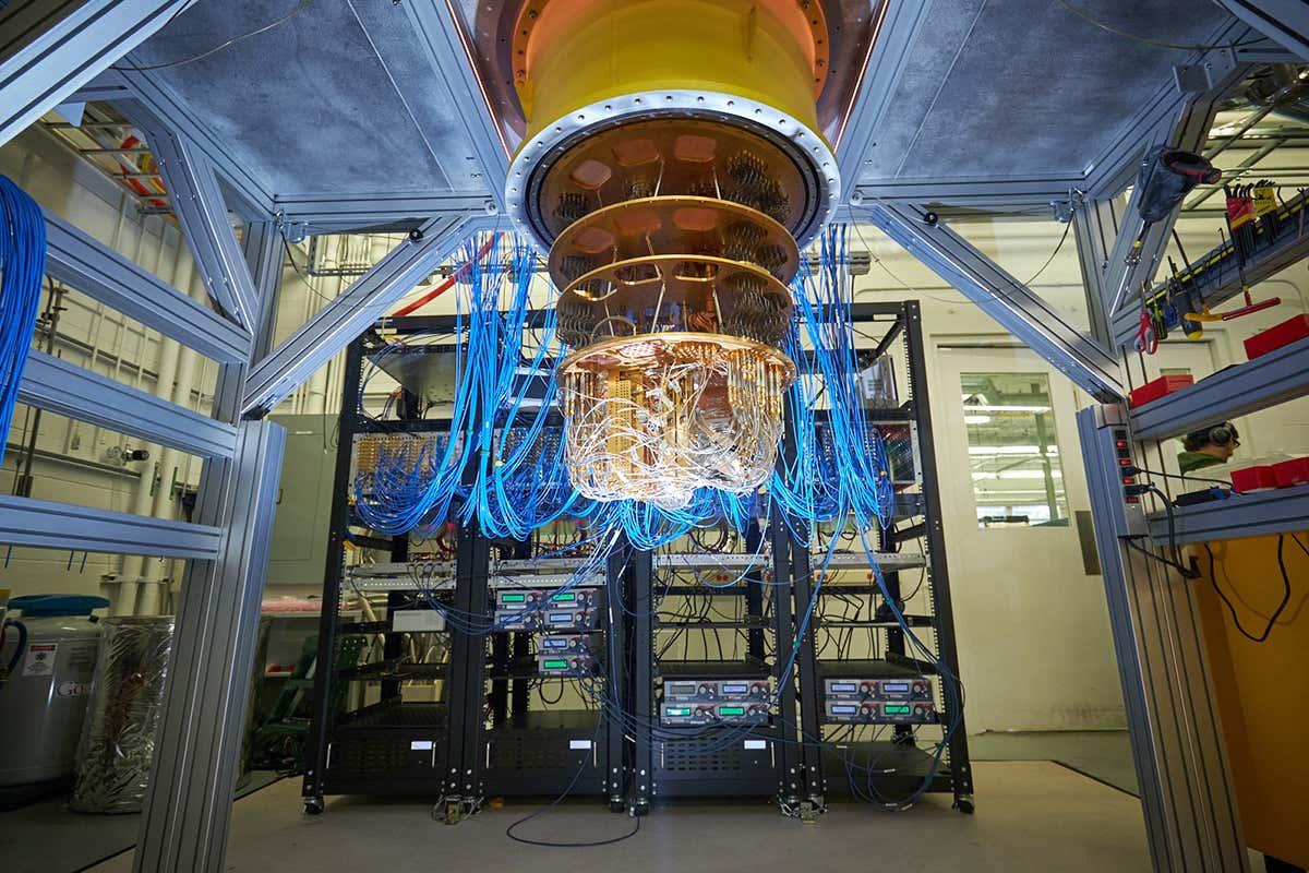 newscientist's tweet photo. Google demonstrates vital step towards large-scale quantum computers https://t.co/cpzq2yvM8A https://t.co/KJmhiMuzS9