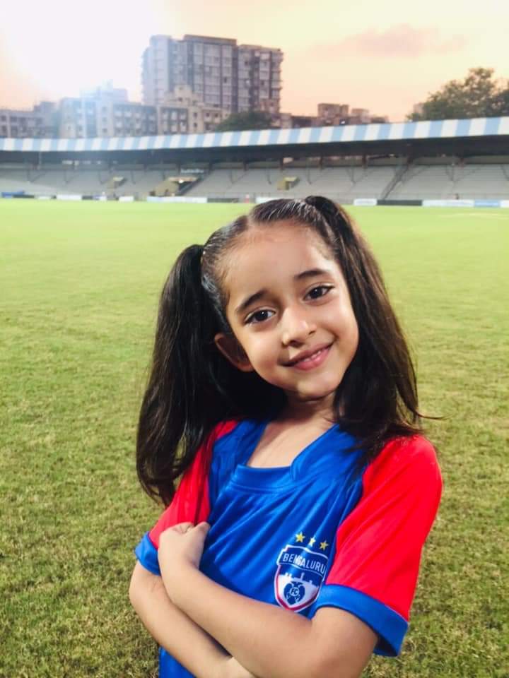 VJSM_125's tweet photo. #HBDCutestChinnaPacket
Cuty Pie Many more happy returns Nitya
#NityaMoyal #ChinnaPacket @Mahesh_Fan_Girl
#SarkaruVaariPaata https://t.co/V3j98pL3il
